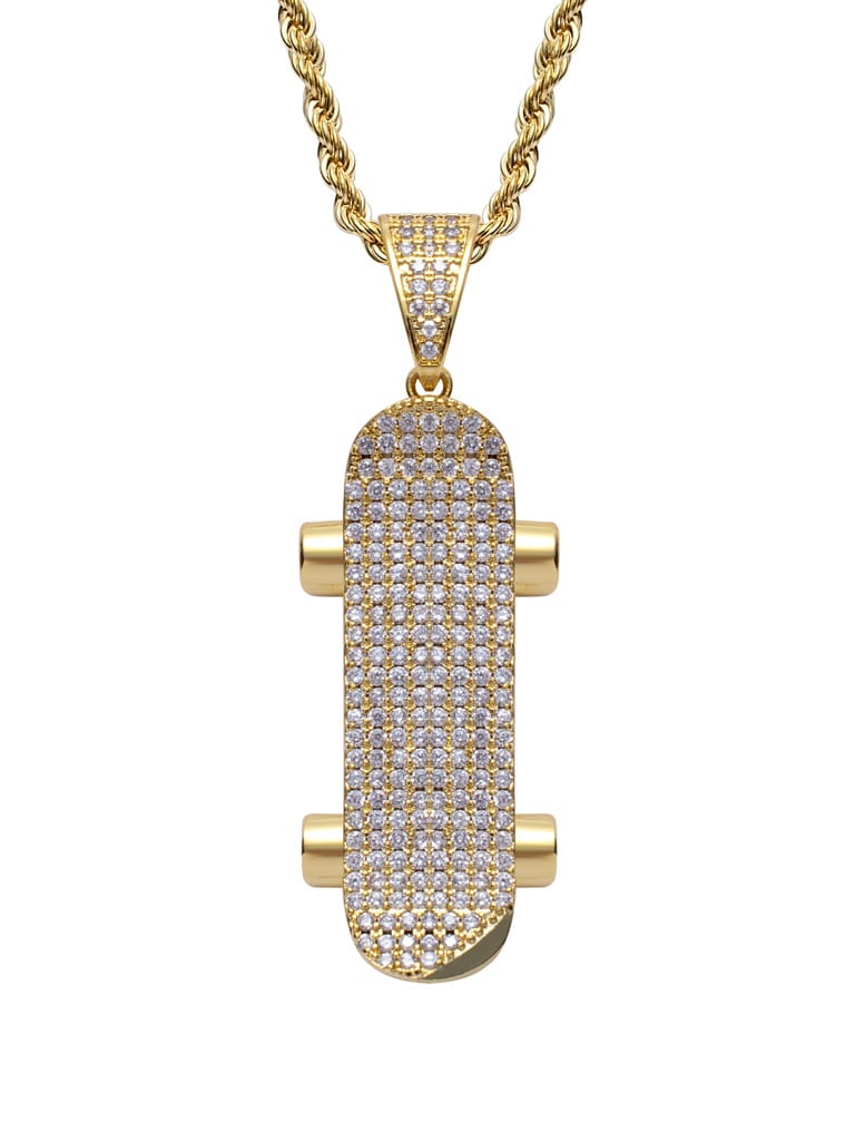 Collar de hip hop con monopatín de circonita cúbica de oro laminado