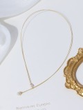 Gargantilla minimalista de oro laminado con perlas de agua dulce