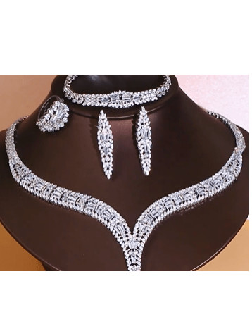 Conjunto de collar y brazalete de aretes irregulares de lujo con circonita cúbica de latón