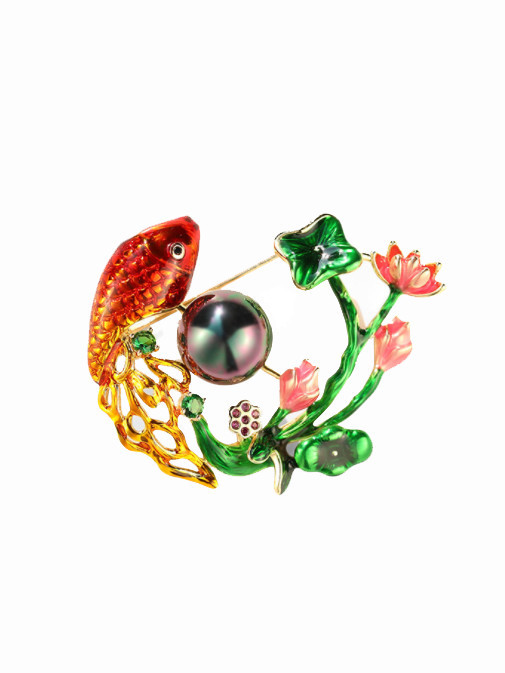 Broche de lujo con pez esmaltado en latón