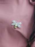 Broche lindo de abeja de circonita cúbica de latón