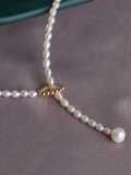 Collar minimalista redondo de perlas de agua dulce de oro laminado