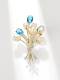 Broche delicado de flor de perla de agua dulce de latón