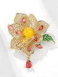 Broche delicado de flor de esmalte de diamantes de imitación de latón