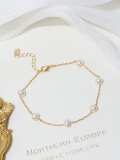 Brazalete de eslabones minimalistas redondos de perlas de agua dulce de oro laminado
