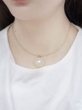 Collar minimalista geométrico de perla de concha de imitación de oro laminado
