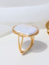 Anillo de banda vintage geométrico con perla de agua dulce de oro laminado