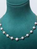 Collar de cuentas minimalista geométrico de perlas de agua dulce de oro laminado