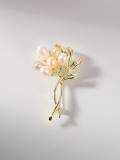 Broche de flor de perla de imitación de latón