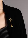 Broche minimalista con llave de aleación