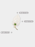 Broche minimalista de hoja de concha de latón
