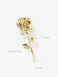 Broche delicado de flor de circonita cúbica de latón
