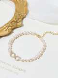 Brazalete minimalista con cuentas de oro laminado y perlas de agua dulce número 8
