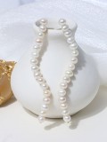 Pendiente largo en forma de S minimalista de perla de agua dulce de cobre