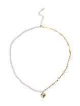 Collar minimalista con corazón de perla de agua dulce de oro laminado