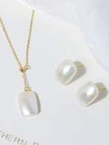 Juego de collar y aretes geométricos minimalistas de perla de concha de oro laminado
