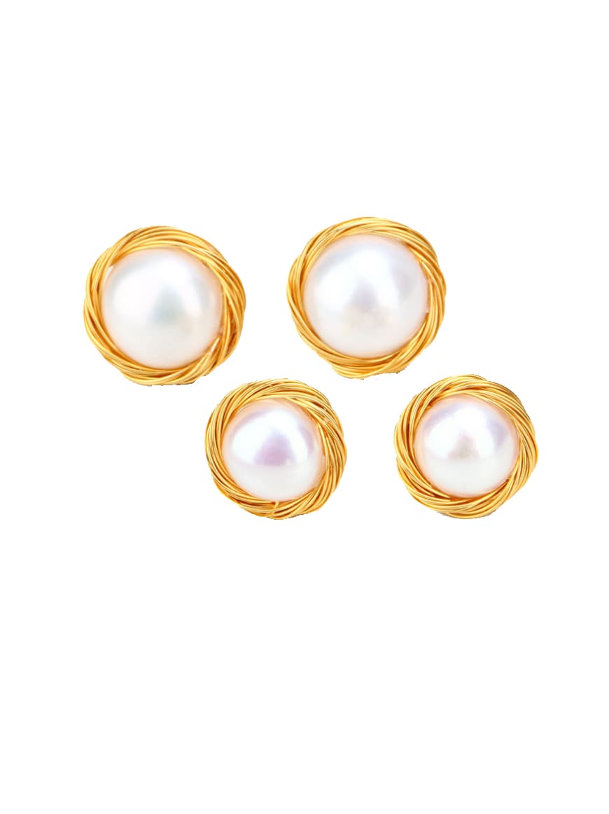 Arete minimalista geométrico con perla de imitación de oro laminado