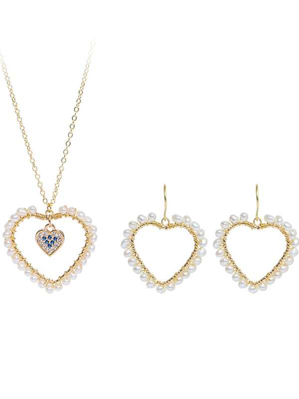 Juego de collar y aretes de corazón minimalistas con perlas de agua dulce de oro laminado