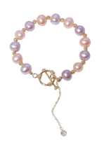Brazalete minimalista redondo de perlas de agua dulce de oro laminado