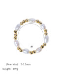 Anillo de banda minimalista geométrico con perla de agua dulce de oro laminado