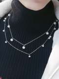 Collar minimalista geométrico de múltiples hebras con perlas de agua dulce de oro laminado