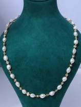 Collar de cadena larga minimalista geométrico de perlas de agua dulce de oro laminado