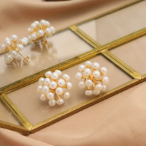 1 par de pendientes de perlas de agua dulce de cobre con incrustaciones de flores de estilo clásico y sencillo