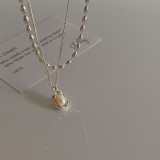 Collar con colgante de perlas de agua dulce con incrustaciones de cobre geométrico de estilo moderno