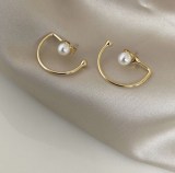 1 par de pendientes de perlas artificiales de cobre con incrustaciones geométricas elegantes