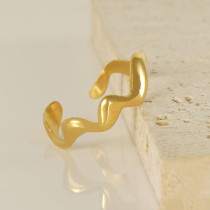Anillo abierto chapado en oro de 18 quilates con revestimiento de acero inoxidable con ondas de estilo simple