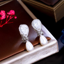 1 par de pendientes colgantes chapados en plata con incrustaciones de gotas de agua dulce para mujer, perlas artificiales de cobre, diamantes artificiales, chapados en rodio