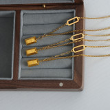 Collar con colgante chapado en oro de 18 quilates con revestimiento de acero de titanio cuadrado de estilo simple y elegante