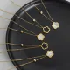 Collar con colgante chapado en oro de 18K con incrustaciones de acero de titanio y trébol de cuatro hojas dulce informal