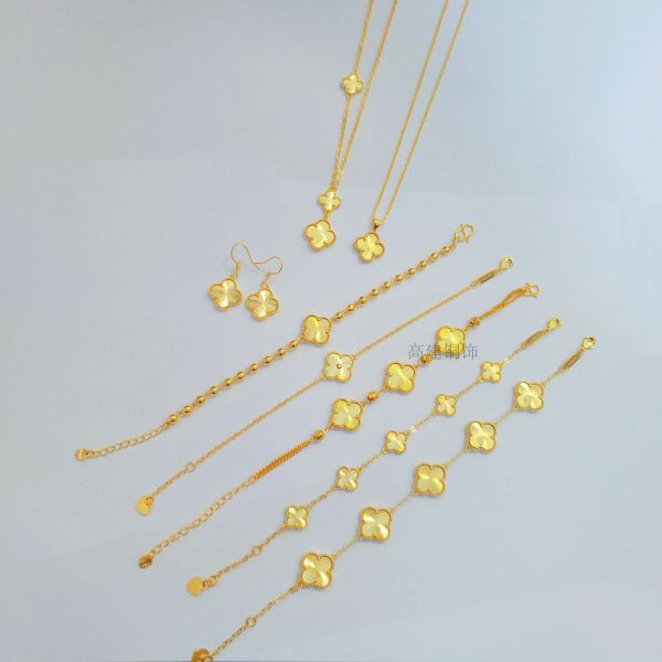 Pulseras chapadas en oro con revestimiento de latón de color sólido geométrico elegante
