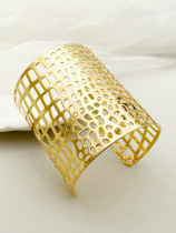 Brazaletes chapados en oro irregulares con revestimiento de pulido de acero inoxidable irregulares de estilo clásico