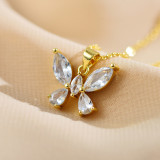 Collar con colgante chapado en oro con incrustaciones de cobre y mariposa de estilo simple y elegante