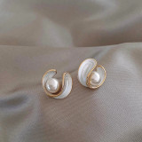1 par de pendientes de perlas artificiales con incrustaciones de cobre y nudo de mariposa geométrico para mujer