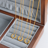 Collar chapado en oro de 18 quilates con revestimiento de acero de titanio de color sólido y estilo simple de roca