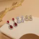 1 par de pendientes colgantes chapados en oro de 14 quilates con incrustaciones de gotas de agua cuadradas elegantes y circonitas de cobre