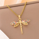 Collar con colgante chapado en oro de 18 quilates con incrustaciones de esmalte de acero inoxidable y mariposa de abeja de serpiente de estilo romano retro para dama