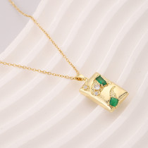Collar con colgante chapado en oro con diamantes de imitación con incrustaciones de cobre cuadrado de estilo simple