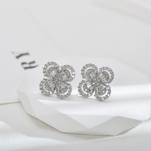 Collar de pendientes de circón con incrustaciones de cobre de flor dulce