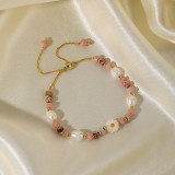 Collar de pulseras chapado en oro de 18 quilates con revestimiento de cobre y perlas de agua dulce con flores de estilo moderno