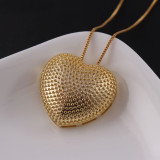 Collar con colgante chapado en oro blanco con incrustaciones de cobre en forma de corazón de estilo simple
