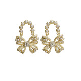 1 par de pendientes colgantes de circonita con perlas artificiales de cobre con incrustaciones de nudo de lazo de Lolita
