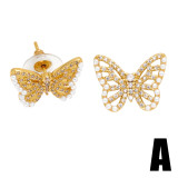 1 par de pendientes chapados en oro de 18 quilates con incrustaciones de mariposas de estilo sencillo y dulce, perlas artificiales de cobre y circonita