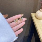 1 par de pendientes elegantes con incrustaciones de mariposas, diamantes artificiales de cobre