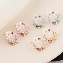 1 par de pendientes de perlas de diamantes de imitación de cobre con incrustaciones de flores dulces informales