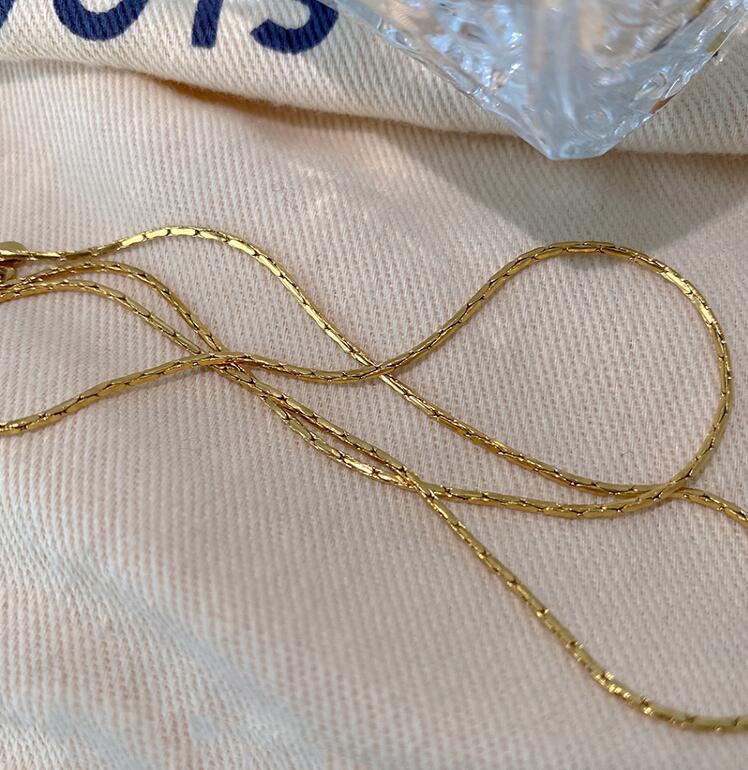 Venta al por mayor collar cadena minimalista collar superfino moda apilada oro titanio acero