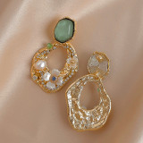 1 par de pendientes de perlas artificiales con incrustaciones de cobre y flores a la moda